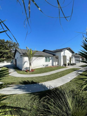 Remodeled Home Close To Theme Parks & Los Angeles